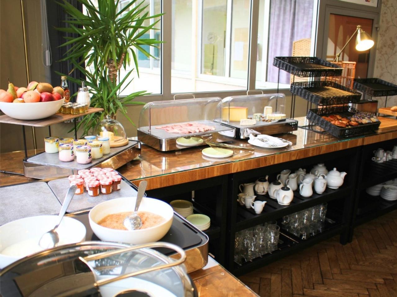 Grand Hotel De Bourbon-Lancy - Spa Et Restaurant - Logis Exteriör bild