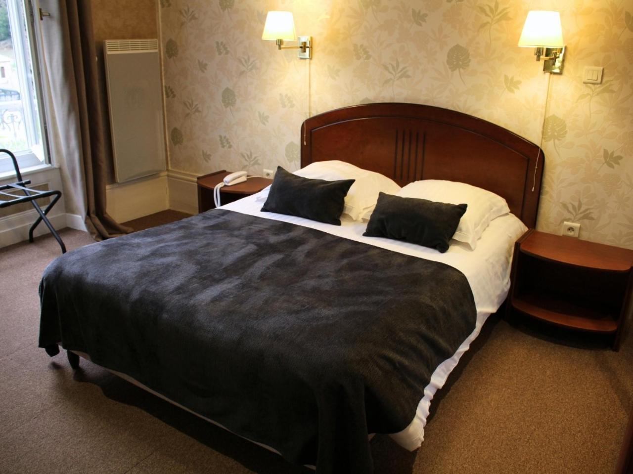 Grand Hotel De Bourbon-Lancy - Spa Et Restaurant - Logis Exteriör bild